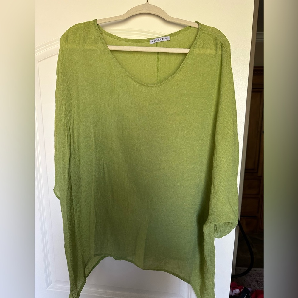 Like new Lime green top. 2X. By Cellabie. Worn once.